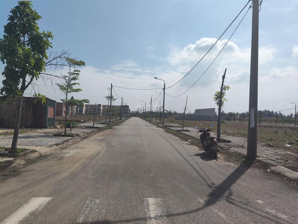 Hot! biển đn dt 110m2, giá 3 tỷ, ngang 5m, cách sông 300m, đi bộ ra biển, sổ đỏ sẵn, hạ tầng full