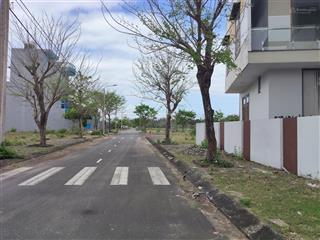 Bán đất cạnh sông, cách biển 1.5 km, 100m2, hạ tầng hoàn chỉnh, thích hợp xây villa cho thuê