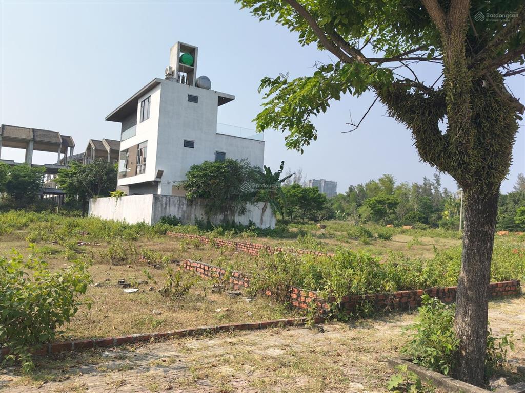 Đất cạnh sông cổ cò, dt 100m2, sạch đẹp, ngang 5 m, hạ tầng hoàn chỉnh điện nước, cách biển 1.5 km.