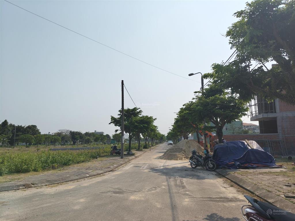 Đất cạnh sông cổ cò, dt 100m2, sạch đẹp, ngang 5 m, hạ tầng hoàn chỉnh điện nước, cách biển 1.5 km.