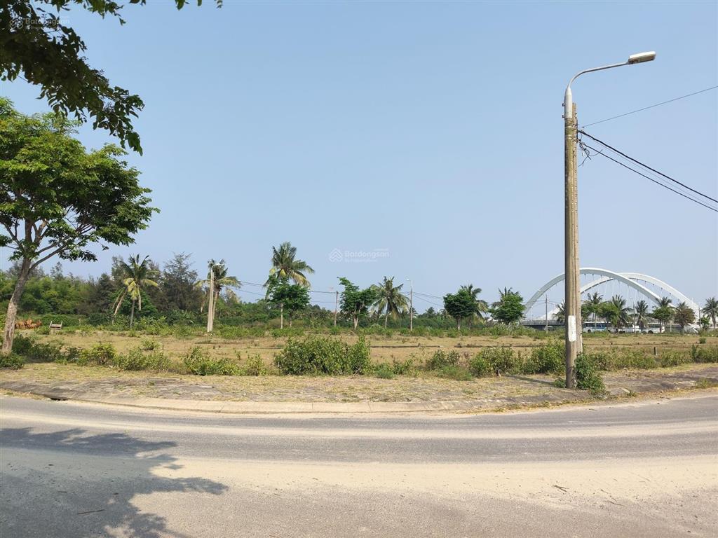 Đất cạnh sông cổ cò, dt 100m2, sạch đẹp, ngang 5 m, hạ tầng hoàn chỉnh điện nước, cách biển 1.5 km.