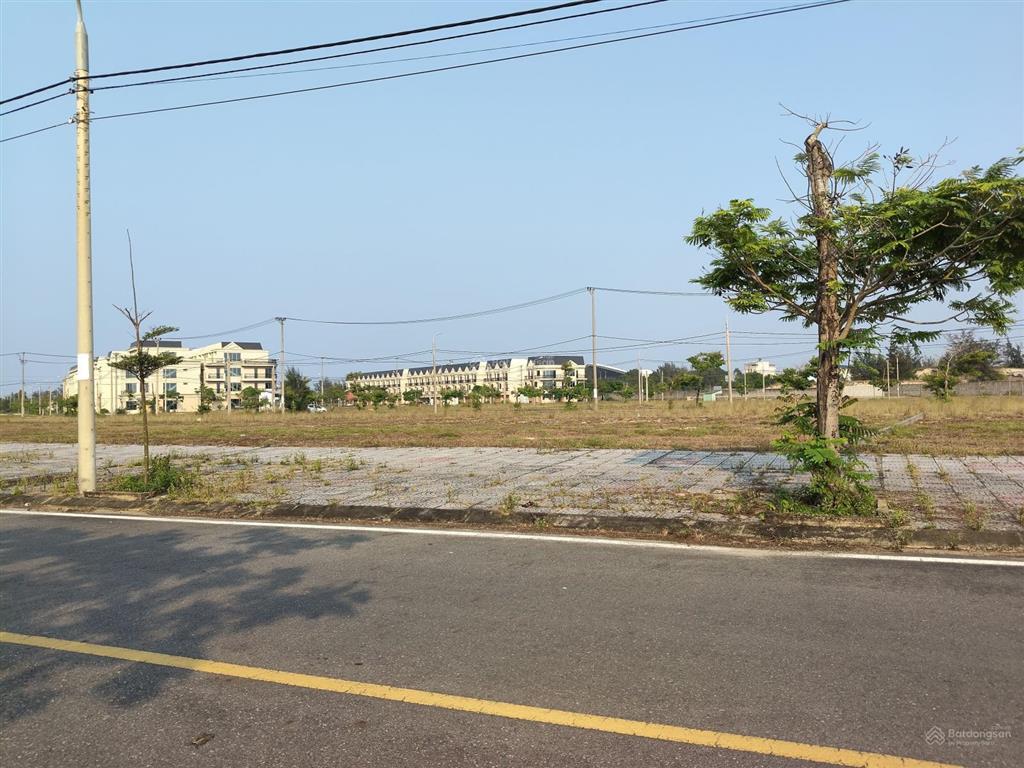 Hot!!! đất biển đn 110m2,giá 3.05 tỷ, đường 7.5m,nhìn thấy sông cổ cò, cách biển viêm đông 2 km.
