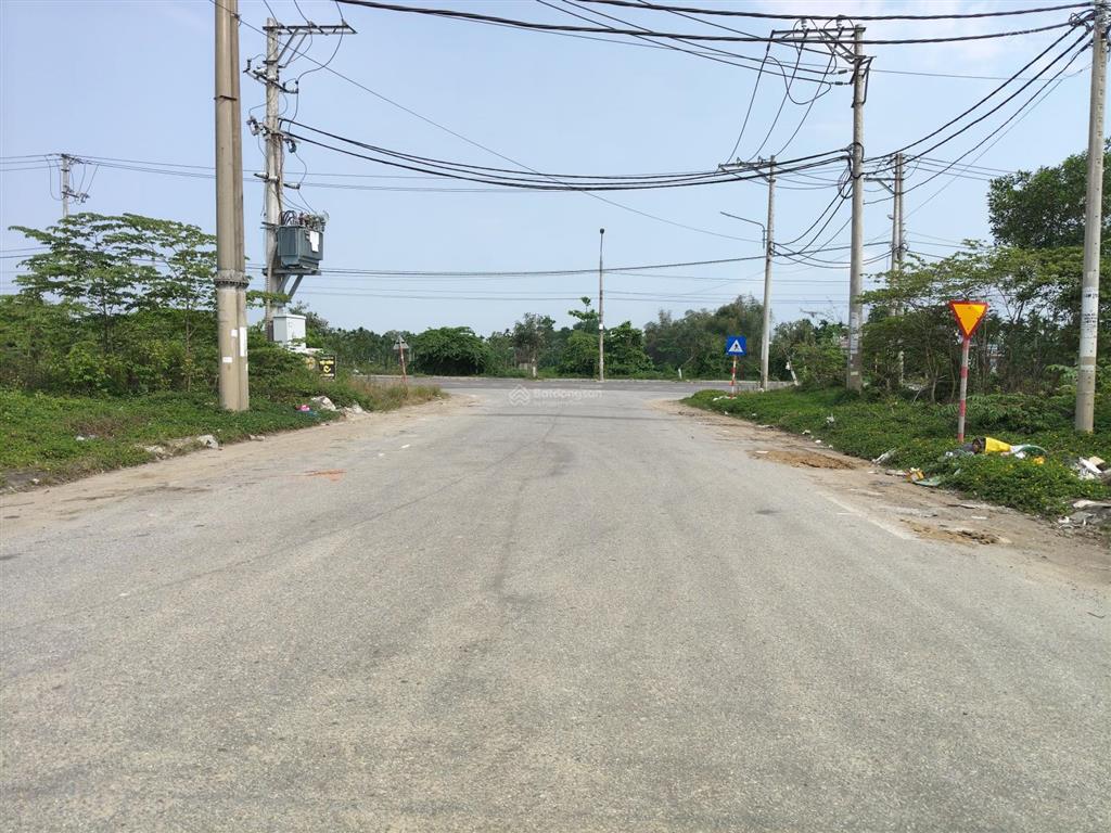 Đất chợ vĩnh điện, dt 127.5m2, giá 2.1 tỷ bằng lô đất bê tông điện nam, đường 7.5m, thoáng 2 mặt