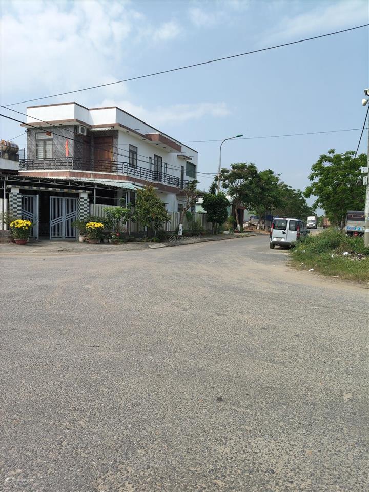 Đất chợ vĩnh điện, dt 127.5m2, giá 2.1 tỷ bằng lô đất bê tông điện nam, đường 7.5m, thoáng 2 mặt