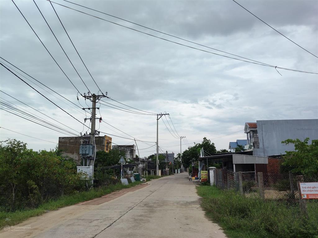 Bán đất dt 100m2, giá chỉ 1.4 tỷ, trục bê tông ô tô thông tứ hướng, dân cư văn minh, khu vực mát mẻ