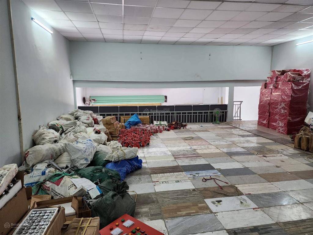 Chính chủ kẹt tiền cần bán gấp nhà sạch sẽ, tiện ở, làm kho, xưởng nhỏ, đầy đủ điện nước