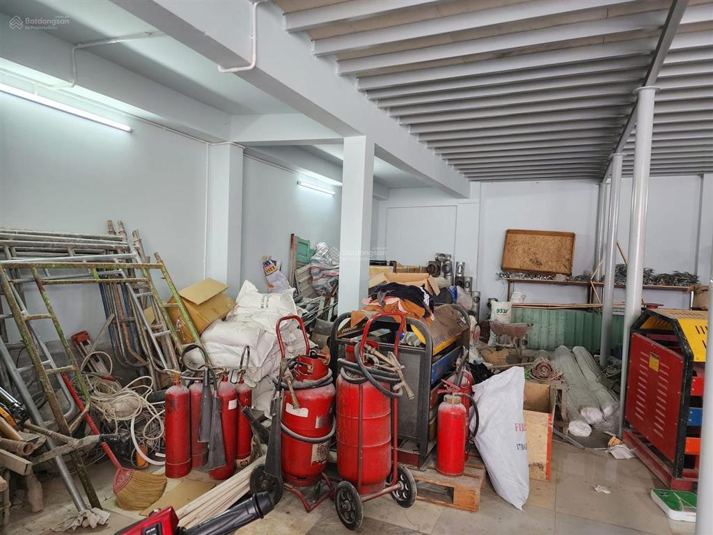 Chính chủ kẹt tiền cần bán gấp nhà sạch sẽ, tiện ở, làm kho, xưởng nhỏ, đầy đủ điện nước