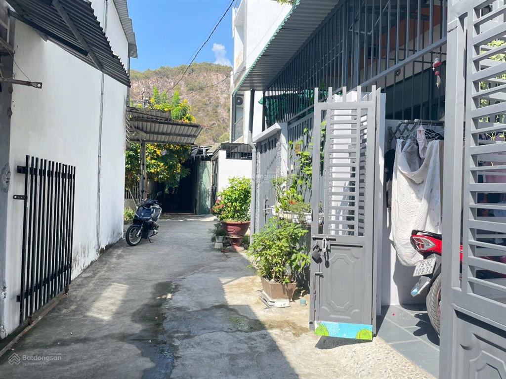 Bán đất giá tốt hẻm trần phú, 2,7 tỷ, 60m2 full thổ, hàng hiếm tại nha trang hot!