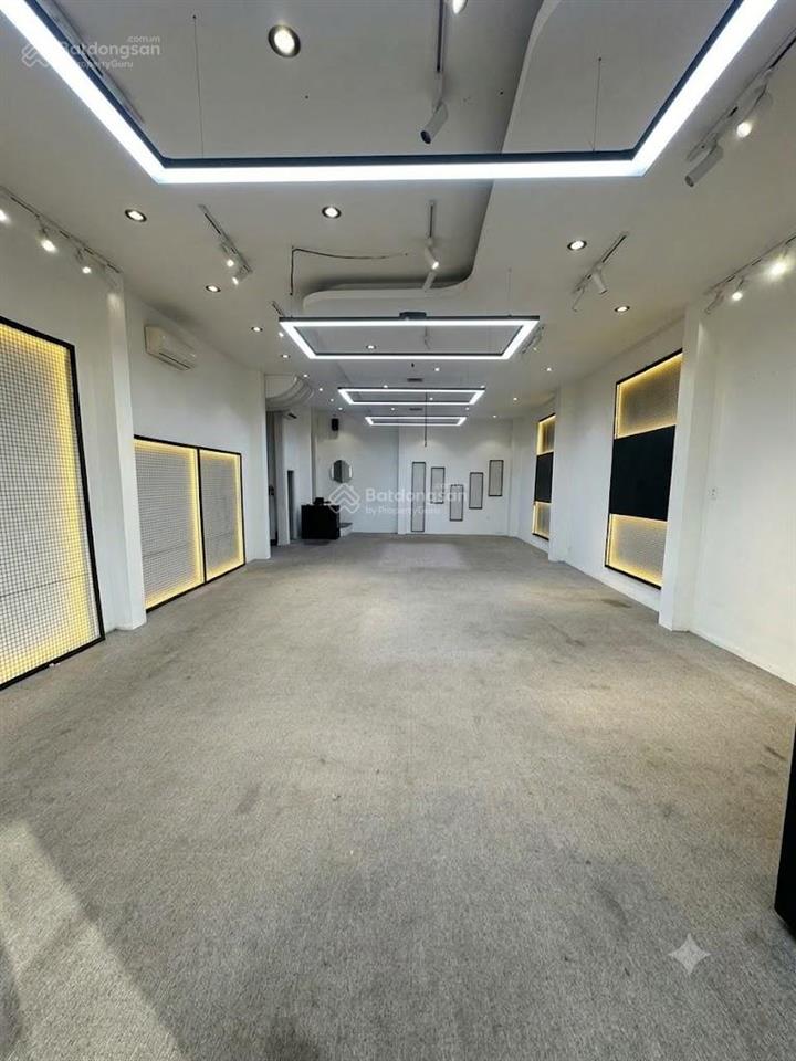 Mặt bằng 250m2  mặt tiền điện biên phủ  ngã tư hàng xanh bình thạnh