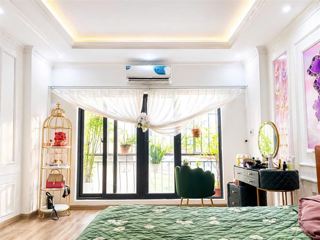 Linh đàm! nhà 1 bước ra mặt phố 5 tầng view hồ linh đàm đẹp long lanh giá chỉ 8,9 tỷ ful