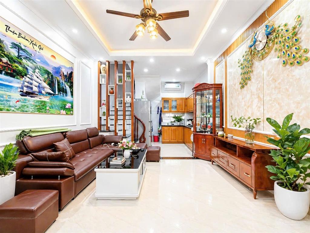 Linh đàm! nhà 1 bước ra mặt phố 5 tầng view hồ linh đàm đẹp long lanh giá chỉ 8,9 tỷ ful
