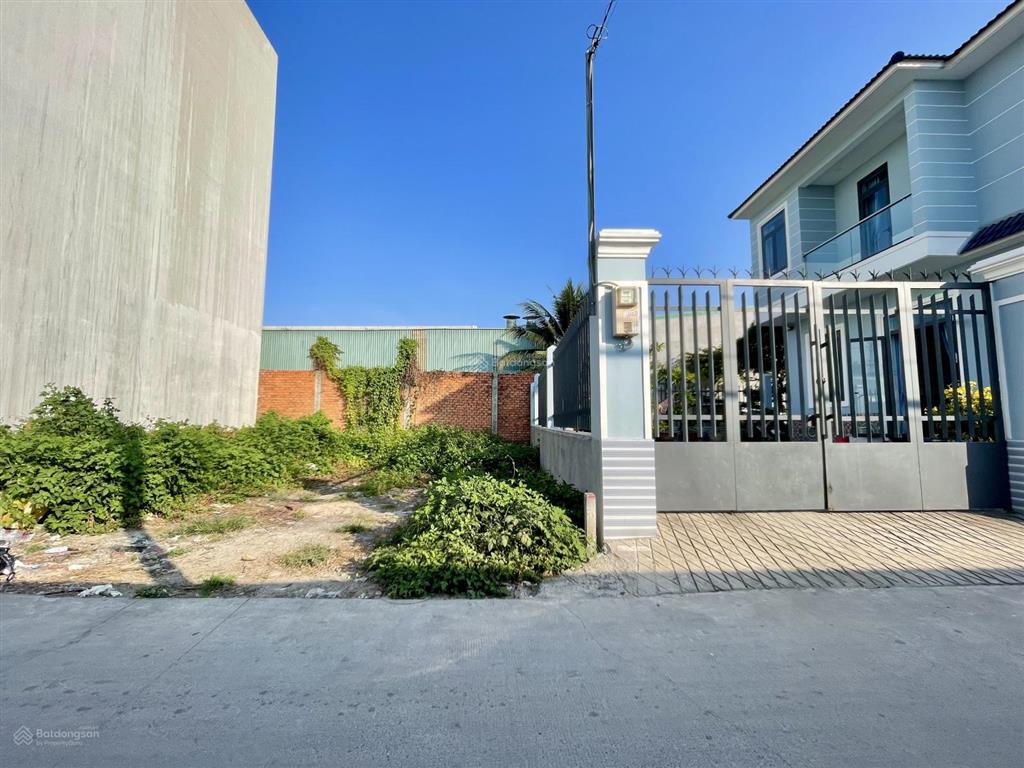 Bán gấp lô đất quốc lộ 1a ngay trường đại học nguyễn tất thành, 62m2, đường 5m