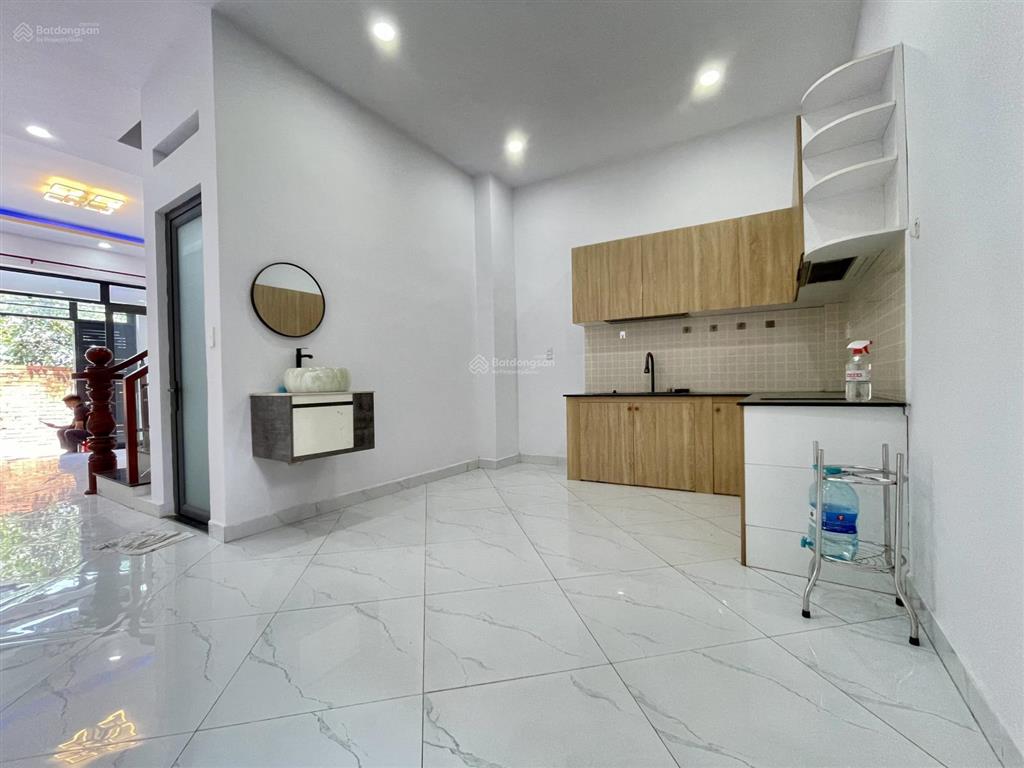 Cần bán gấp nhà ngang 5m(shr) 1 xẹc ngắn tl22 ngay ngã tư ga, 60,7m2, đường 5m