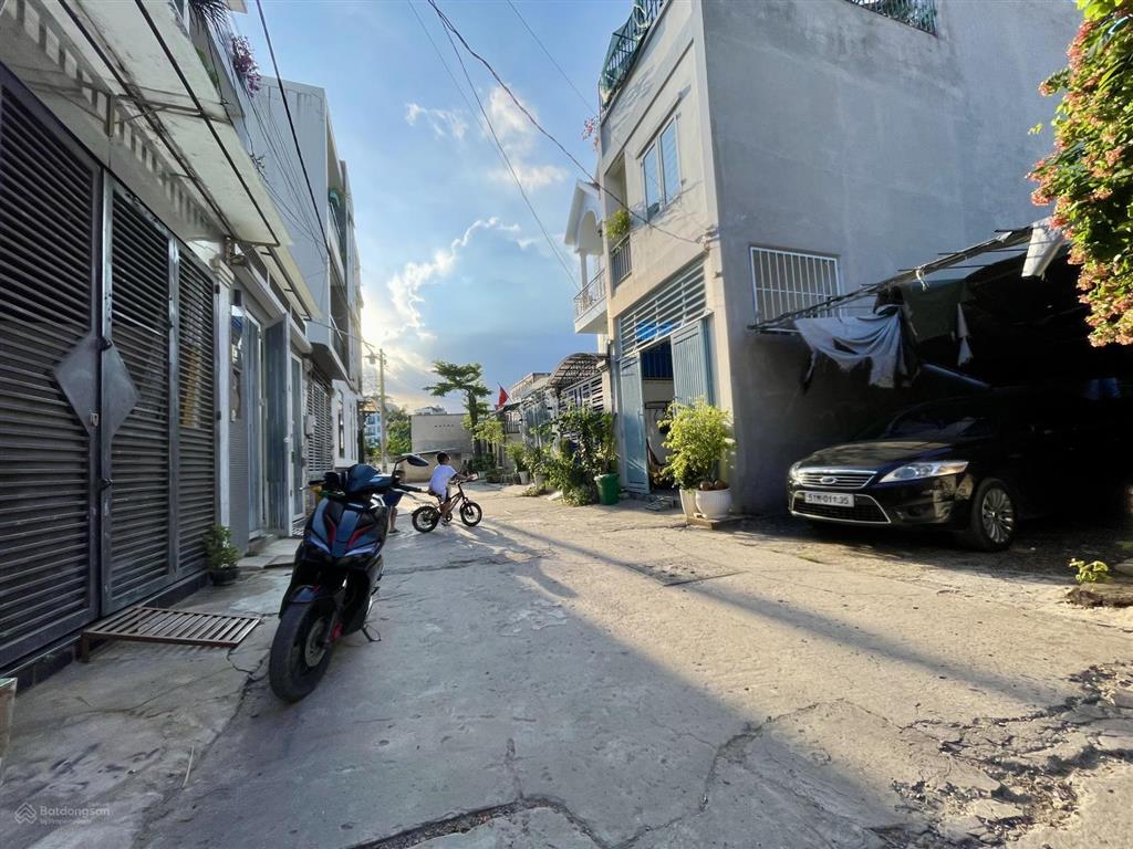 Gấp bán lô đất (shr) đường thạnh lộc 26 ngay ngã tư ga, 64,9m2 full thổ cư, đường 5m
