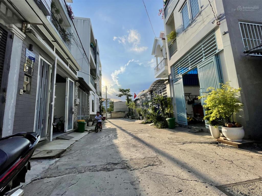 Gấp bán lô đất (shr) đường thạnh lộc 26 ngay ngã tư ga, 64,9m2 full thổ cư, đường 5m