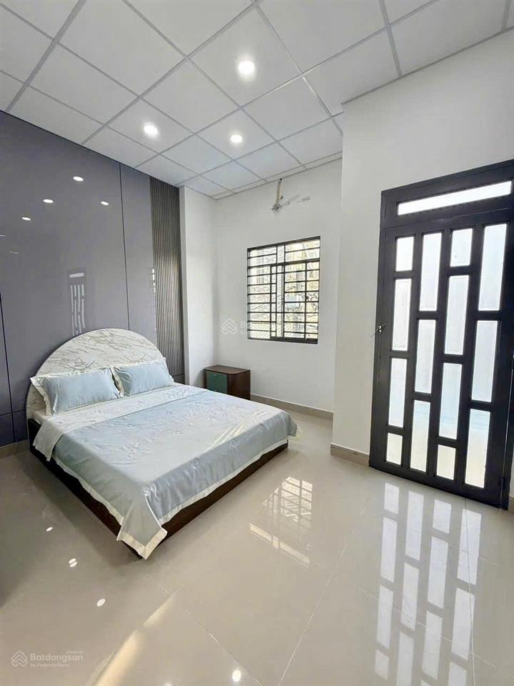 Bán gấp nhà quốc lộ 1a ngay trường đại học nguyễn tất thành, 50,2m2, 2 tầng, đường 5m