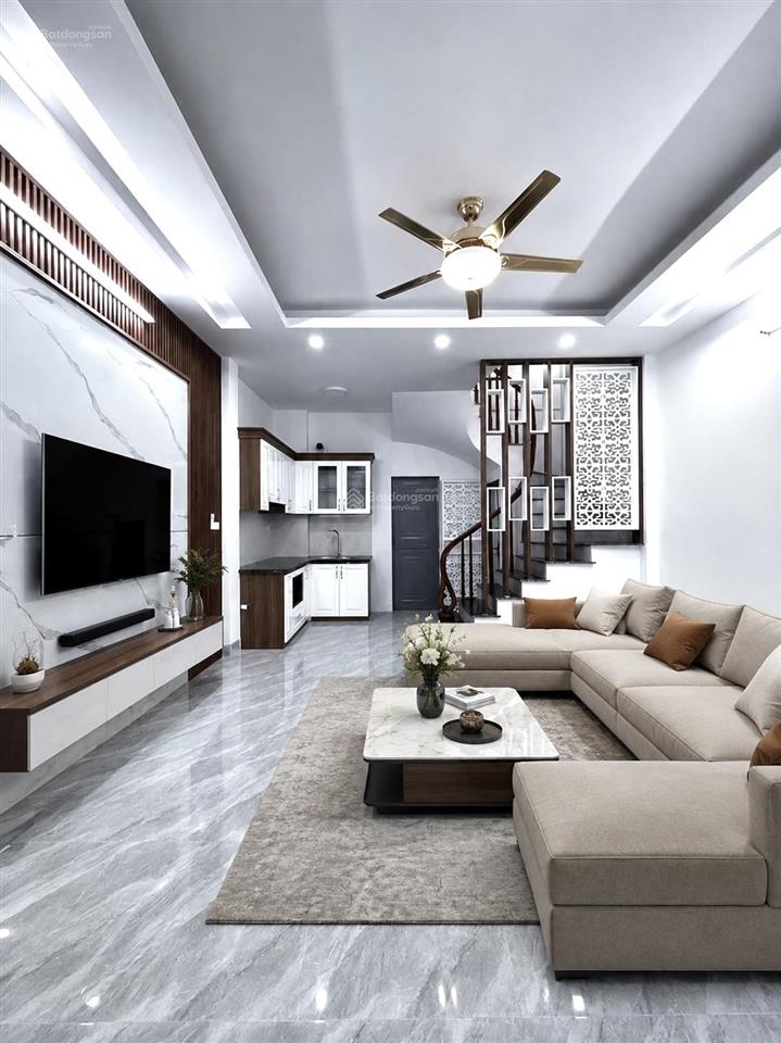Nhà việt hưng. 5 tầng oto gần trường kề chợ. full nội thất giá tốt