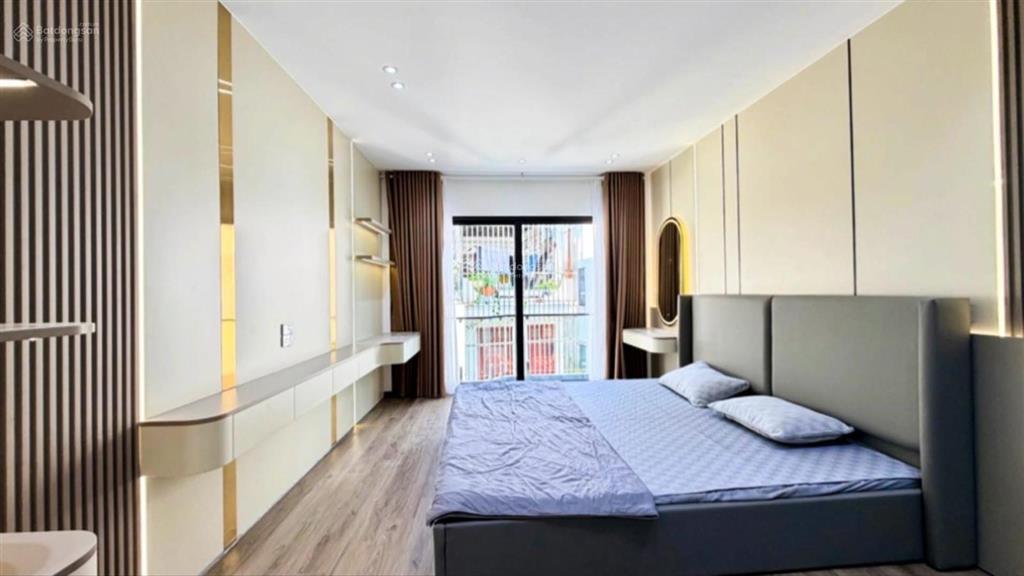 Nhà mới tinh 6 tầng thang máy gara otofull nội thất. kẻ tạnh long biên
