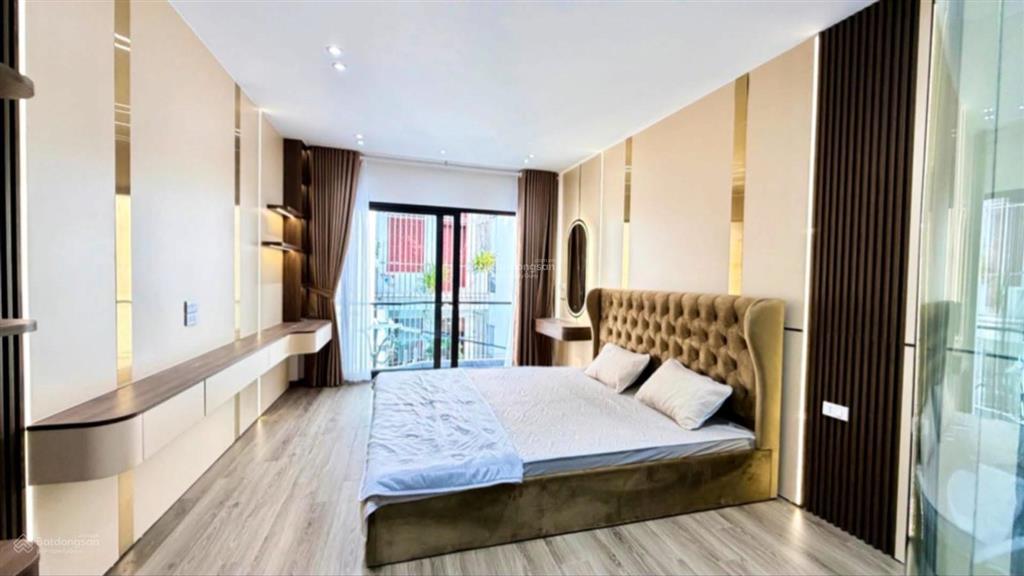 Nhà mới tinh 6 tầng thang máy gara otofull nội thất. kẻ tạnh long biên