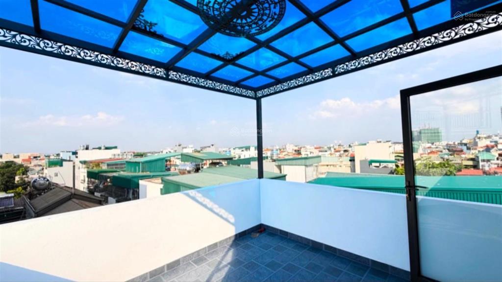 Nhà mới tinh 6 tầng thang máy gara otofull nội thất. kẻ tạnh long biên