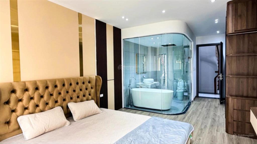 Nhà mới tinh 6 tầng thang máy gara otofull nội thất. kẻ tạnh long biên