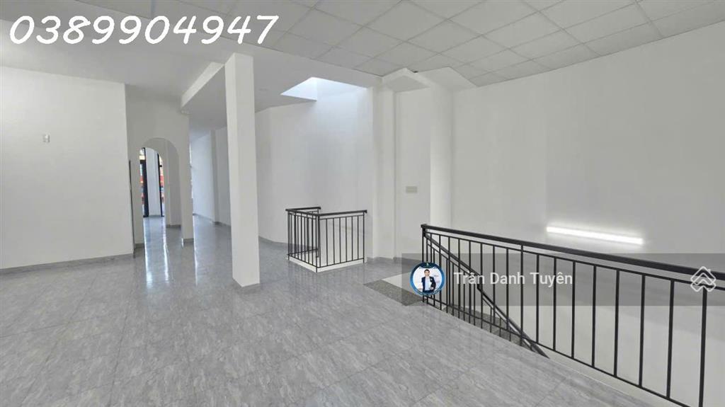 Bán siêu phẩm nhà đẹp căn góc vòng xoay đầu tư kinh doanh