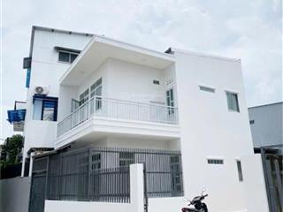 Nhà 2 tầng lại còn gara ô tô trong sân tại đường Vĩnh Thái, Phường Nam Nha Trang chỉ 2,99