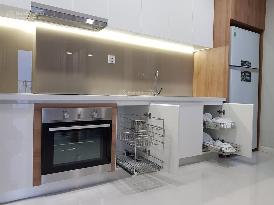 Bán gấp cc đường dương quảng hàm 2,1 tỷ, ở liền, full nội thất, 2pn, vay 80%,  0799 303 ***