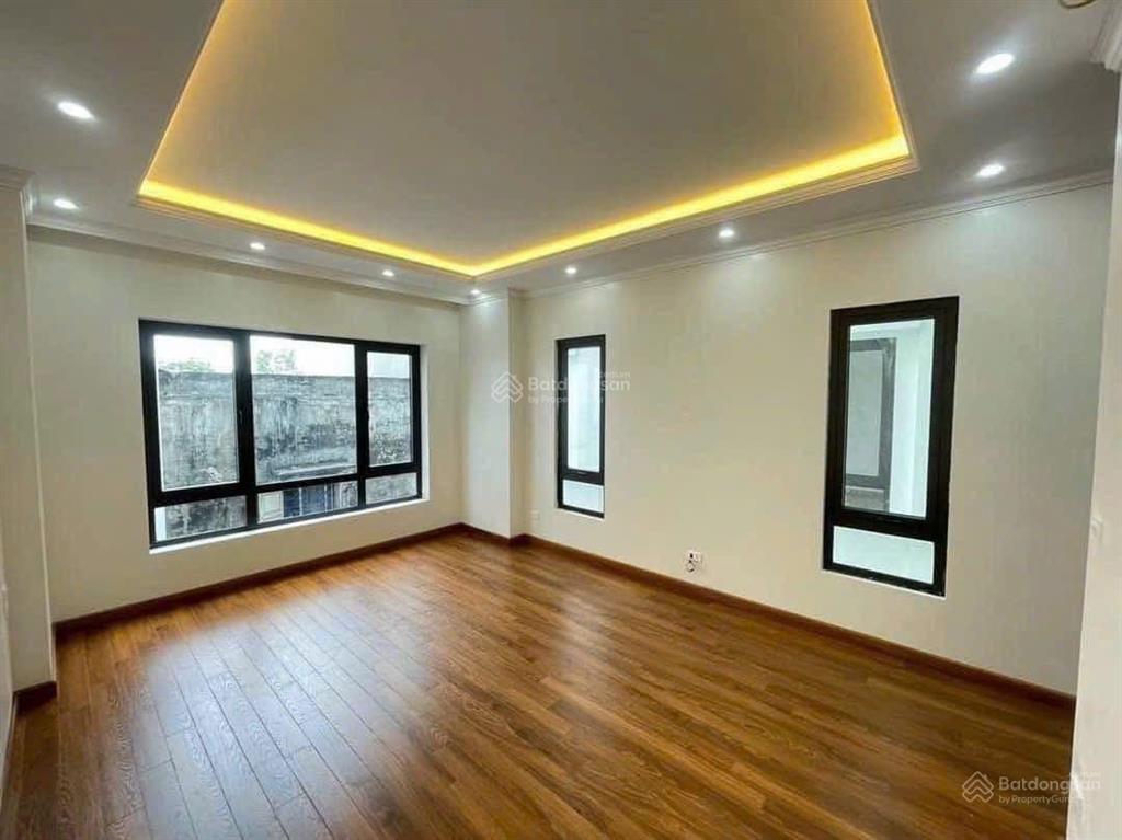 Nhà lâm du bồ đề  thang máy ô tô lùi cửa 16,5tr