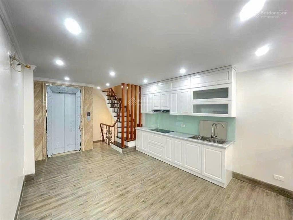 Nhà lâm du bồ đề  thang máy ô tô lùi cửa 16,5tr