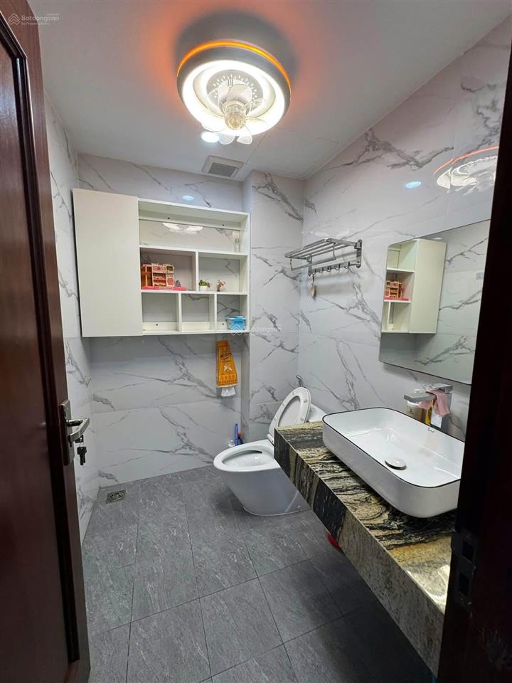 Cho thuê nhà mặt phố nguyễn văn cừ, bồ đề, long biên 120m x 6 tầng, thang máy, vỉa hè rộng