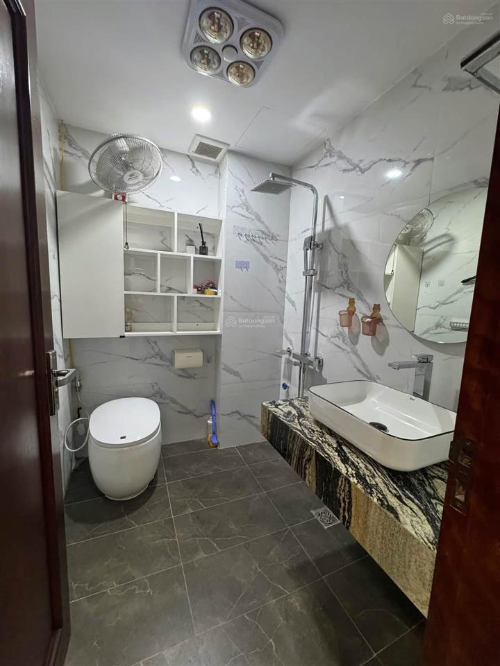 Cho thuê nhà mặt phố nguyễn văn cừ, bồ đề, long biên 120m x 6 tầng, thang máy, vỉa hè rộng