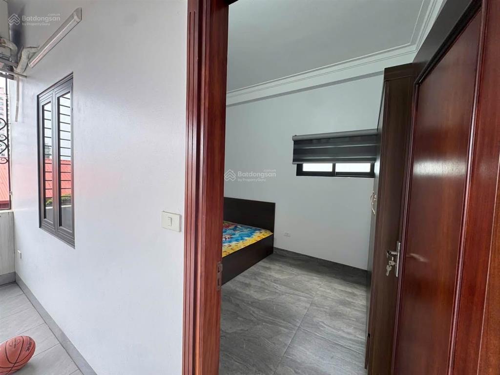 Cho thuê nhà mặt phố nguyễn văn cừ, bồ đề, long biên 120m x 6 tầng, thang máy, vỉa hè rộng