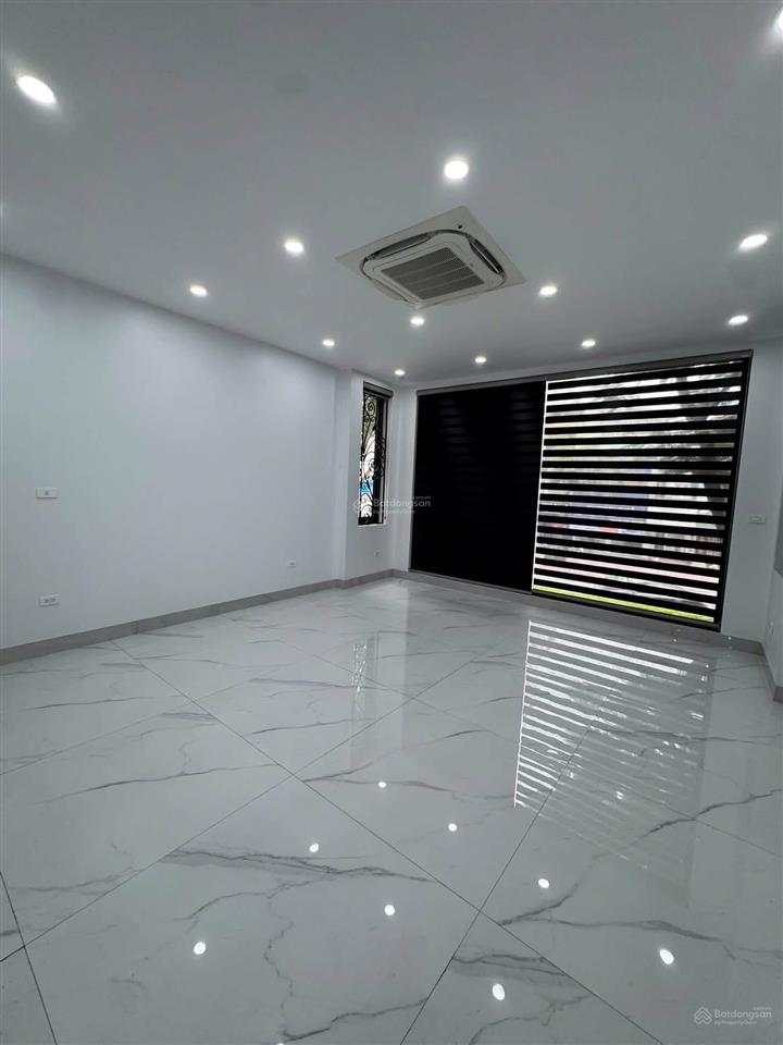 Cho thuê nhà mặt phố nguyễn văn cừ, bồ đề, long biên 120m x 6 tầng, thang máy, vỉa hè rộng