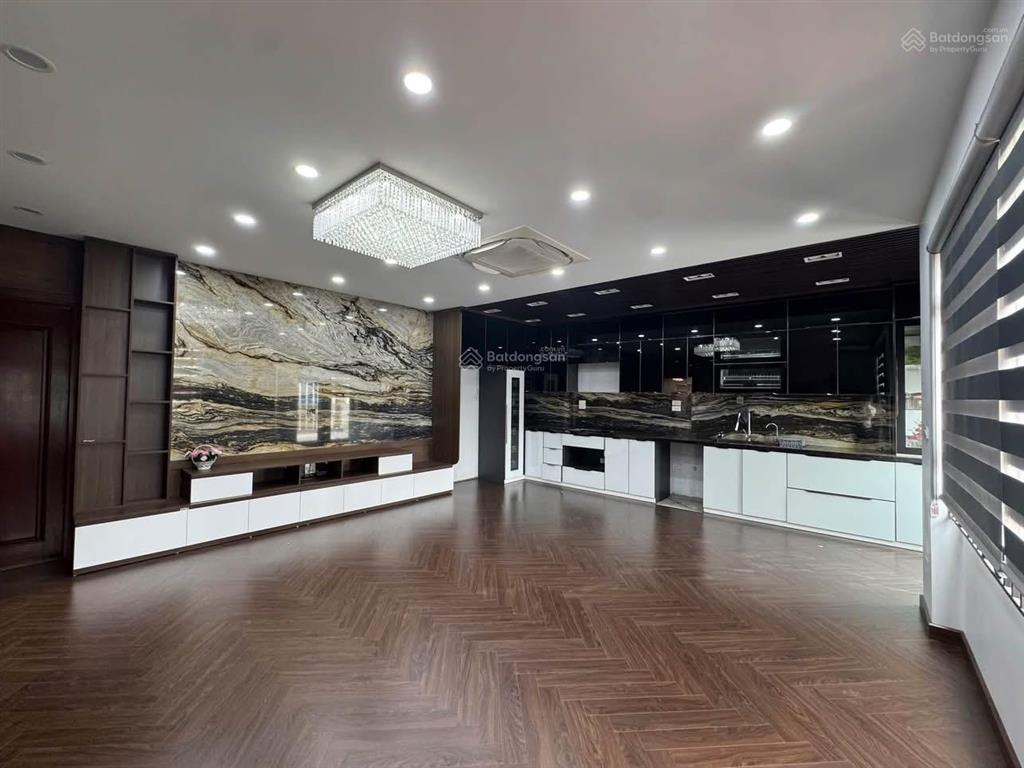 Cho thuê nhà mặt phố nguyễn văn cừ, bồ đề, long biên 120m x 6 tầng, thang máy, vỉa hè rộng