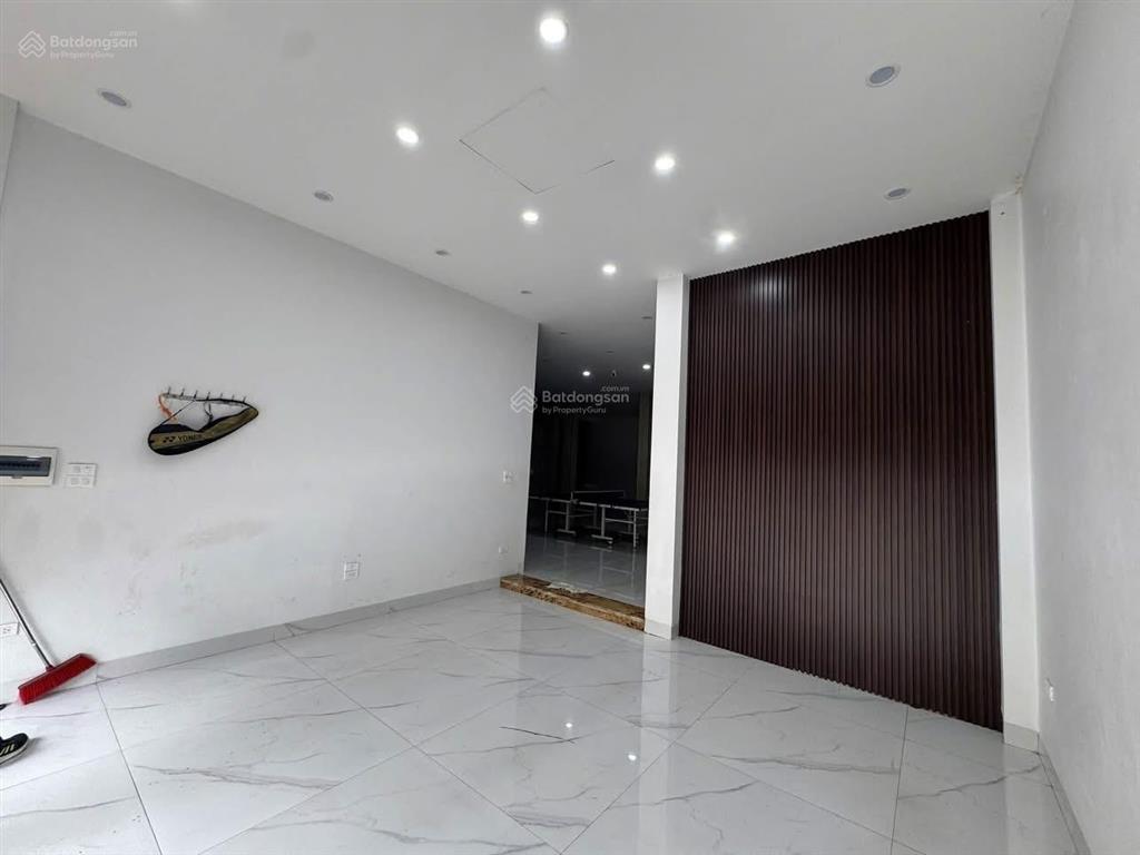 Cho thuê nhà mặt phố nguyễn văn cừ, bồ đề, long biên 120m x 6 tầng, thang máy, vỉa hè rộng