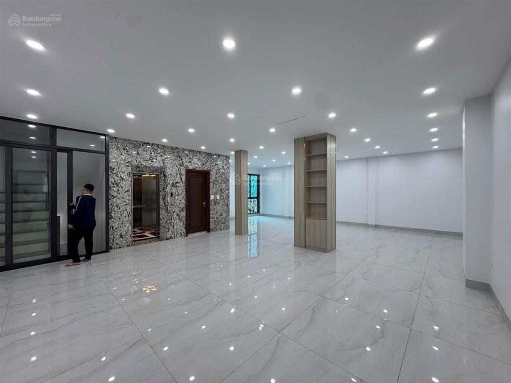 Cho thuê nhà mặt phố nguyễn văn cừ, bồ đề, long biên 120m x 6 tầng, thang máy, vỉa hè rộng