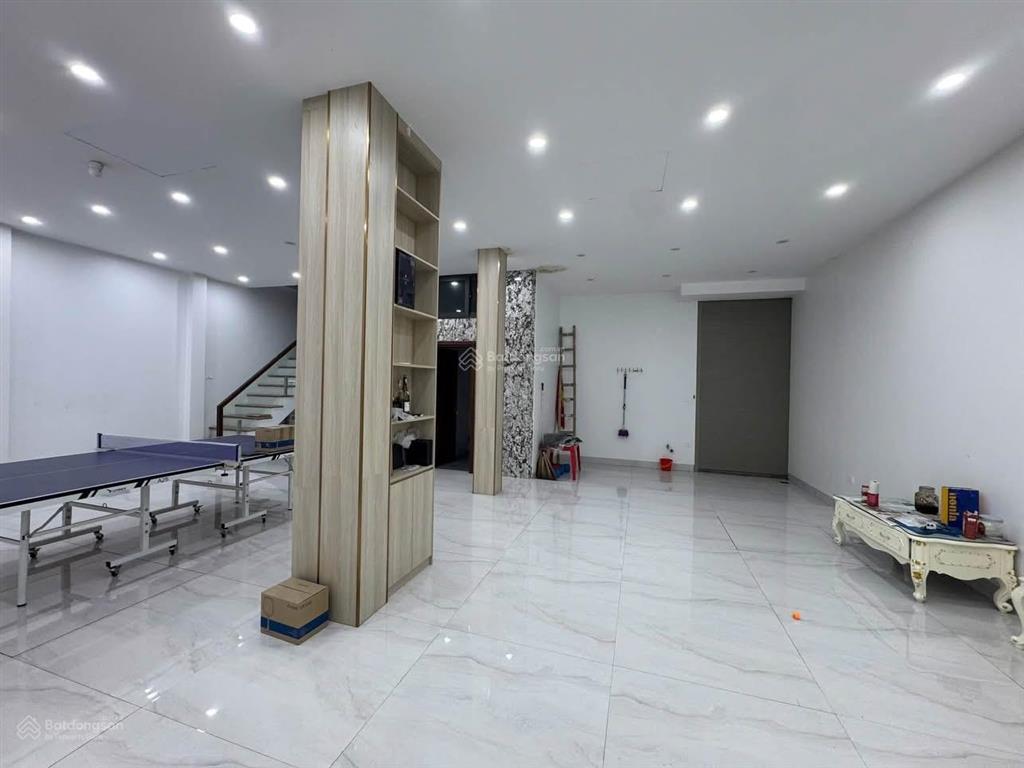 Cho thuê nhà mặt phố nguyễn văn cừ, bồ đề, long biên 120m x 6 tầng, thang máy, vỉa hè rộng
