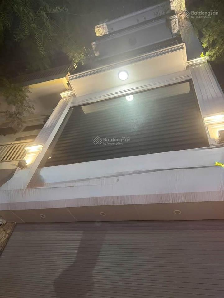 Cho thuê nhà mặt phố nguyễn văn cừ, bồ đề, long biên 120m x 6 tầng, thang máy, vỉa hè rộng