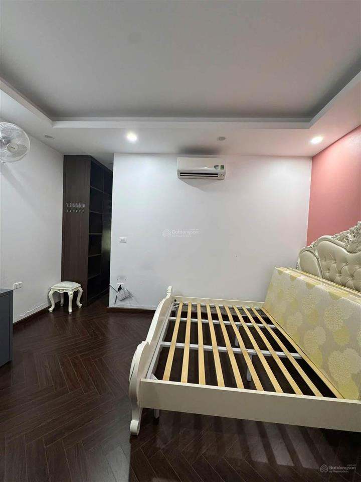 Cho thuê nhà mặt phố nguyễn văn cừ, bồ đề, long biên 120m x 6 tầng, thang máy, vỉa hè rộng