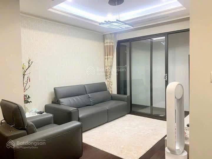 Cho thuê chung cư cc hc golden hồng tiến 2pn, 2wc, 2 logia full nội thất cao cấp, chỉ 13,5 triệu.