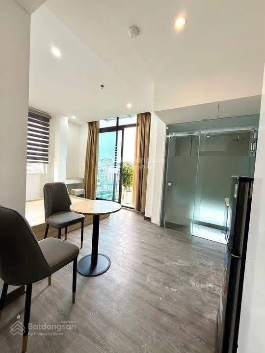 Cho thuê căn studio bồ đề 30m full nội thất view hồ 5,5 triệu/tháng