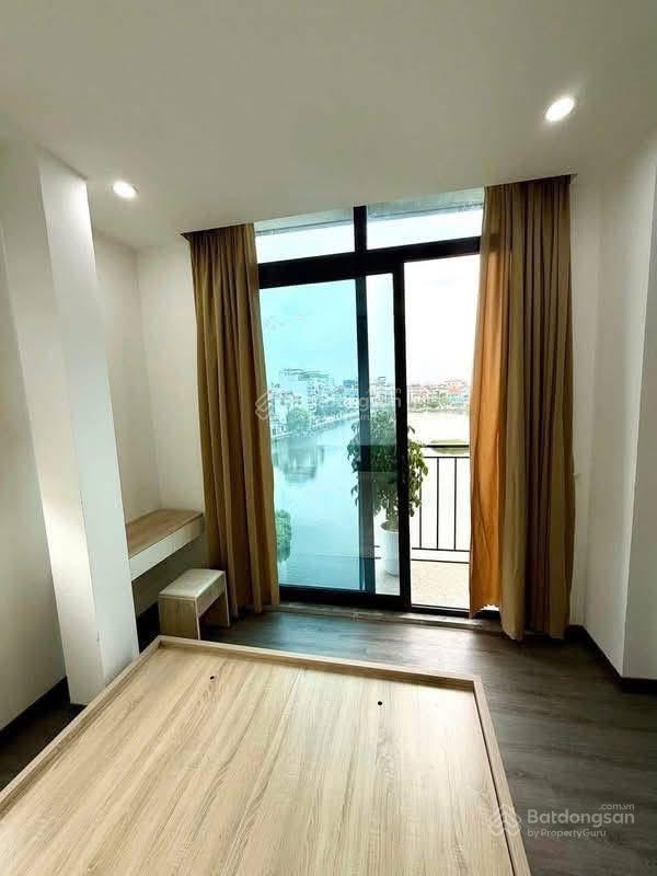 Cho thuê căn studio bồ đề 30m full nội thất view hồ 5,5 triệu/tháng