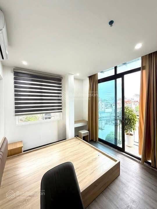 Cho thuê căn studio bồ đề 30m full nội thất view hồ 5,5 triệu/tháng