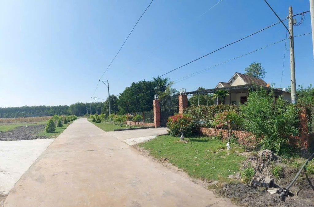 Bán đất tại Số 8, Minh Hưng, Chơn Thành, 550 triệu, 215 m2, hàng hiếm đẹp, nhiều tiện ích