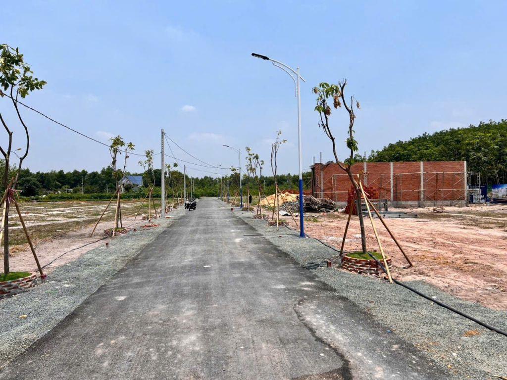 Bán đất tại Nguyễn Huệ, Minh Long, Chơn Thành, 290 triệu, 215 m2, giá cực tốt.