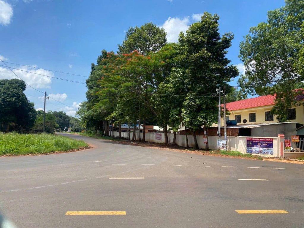 KẸT TIỀN CẦN BÁN GẤP LÔ ĐẤT MẶT TIỀN ĐƯỜNG NHỰA 450M2 CÓ THỔ CƯ XÂY TỰ DO