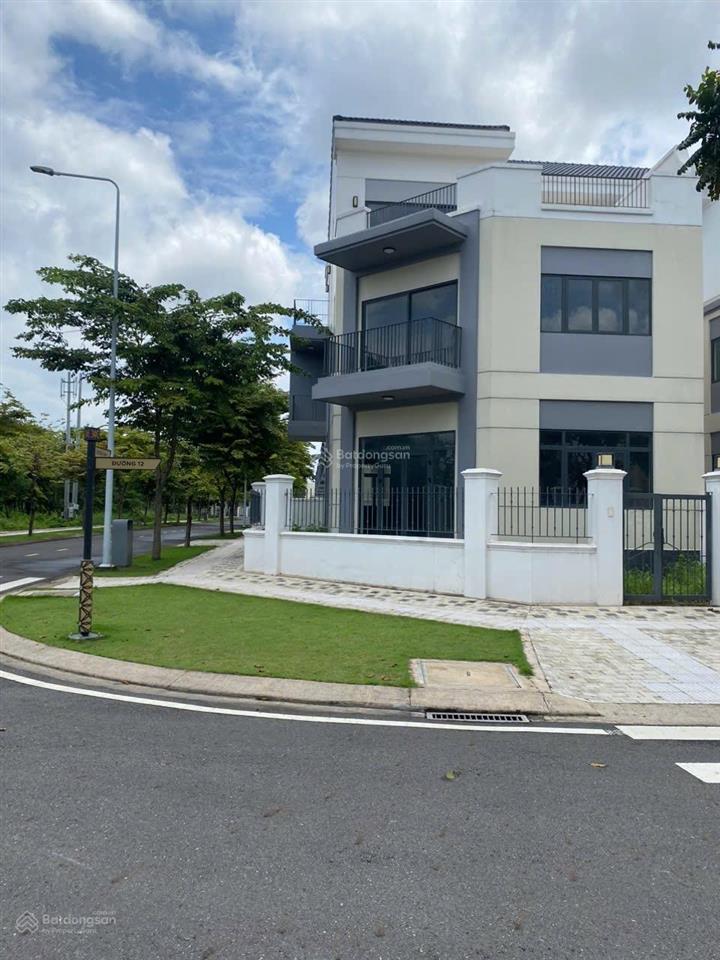 Chính chủ cần bán căn nhà phố the suite đường 19m. rẻ nhất hiện tại. cam kết nhà thật