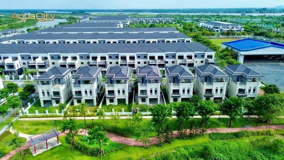 Chính chủ cần bán căn nhà phố the suite đường 19m. rẻ nhất hiện tại. cam kết nhà thật