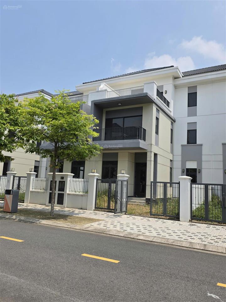 Siêu phẩm biệt thự ven sông 200m2 chủ nhà bán lỗ cần ra hàng gấp giá chỉ 8.9 tỷ còn thương lượng